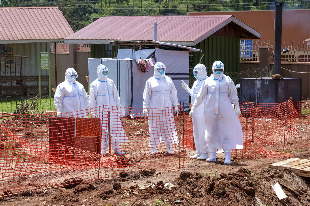 OMS: Uganda iniciará vacunación contra el ébola en 2 semanas