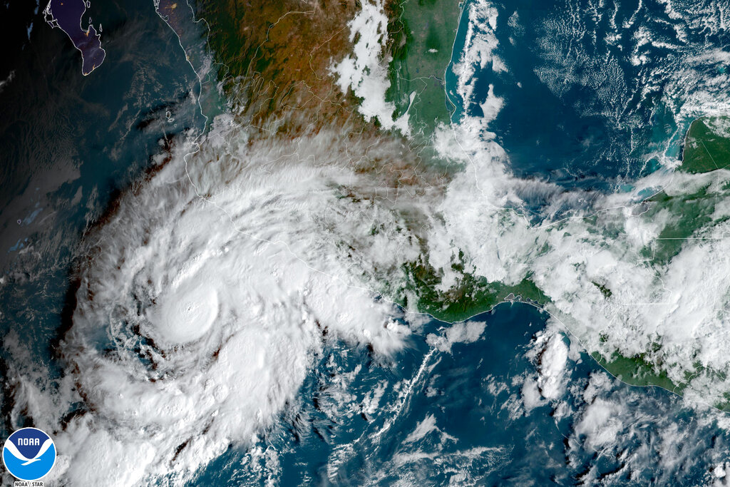 Tormenta tropical Roslyn gana fuerza en el Pacífico mexicano