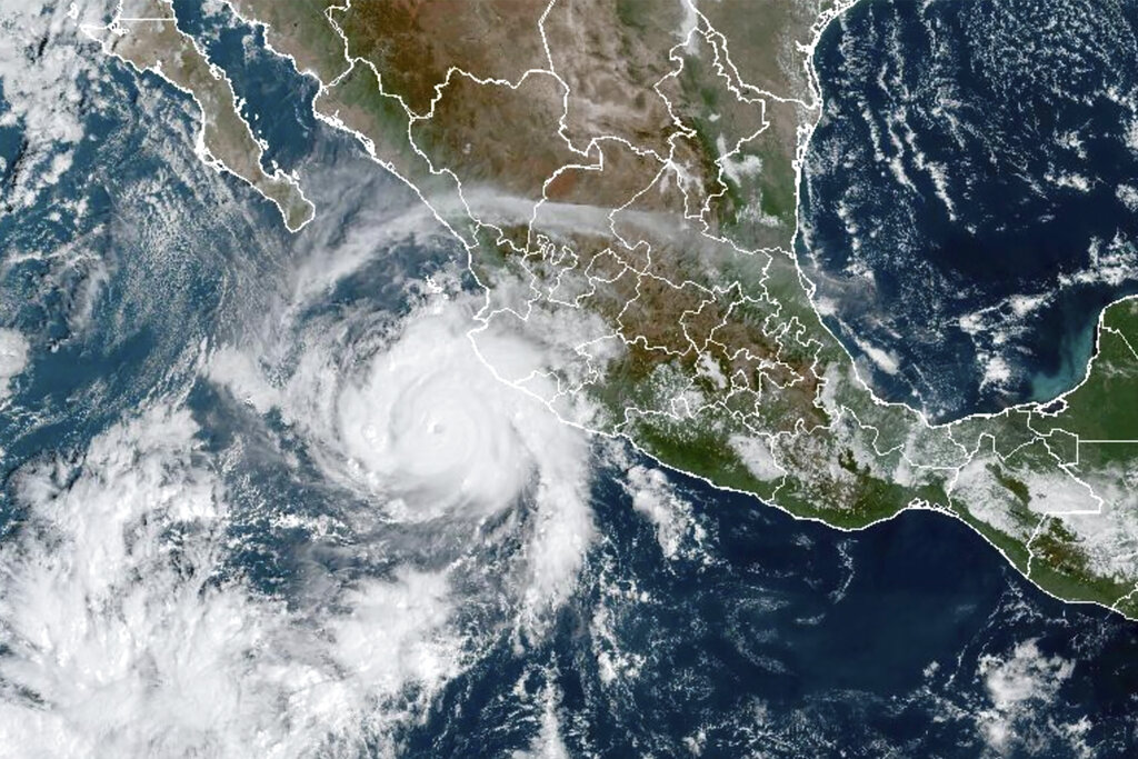 Roslyn crece a huracán categoría 4, rumbo a costa mexicana