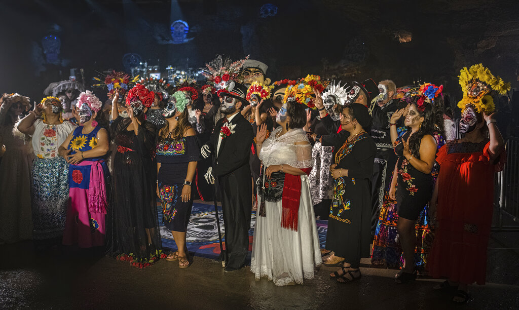 Lobos, Flor de Toloache y Ozomatli celebran Día de Muertos