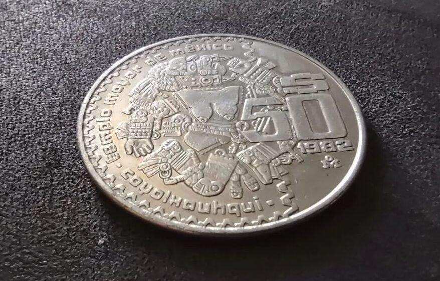 Pagan hasta 1 millón de pesos por moneda de 50 con diosa azteca