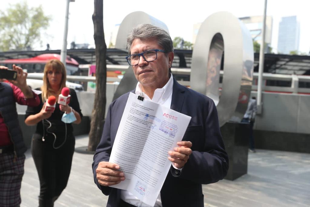 Ricardo Monreal cumple y denuncia penalmente a Layda Sansores