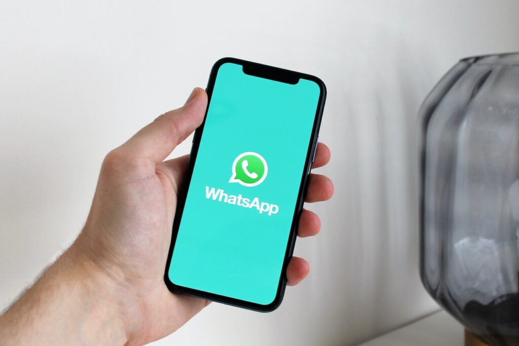 WhatsApp se cayó en todo el mundo y no pudieron faltar los memes en redes sociales