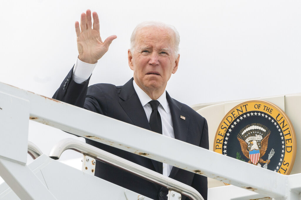 Biden acusa a las petroleras de "especular con la guerra"