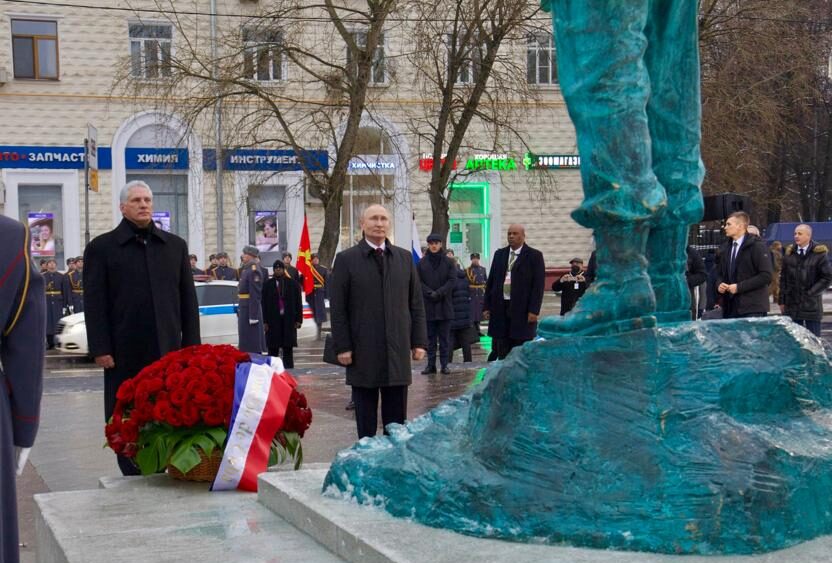 Putin y Díaz Canel develan monumento a Fidel Castro en Moscú