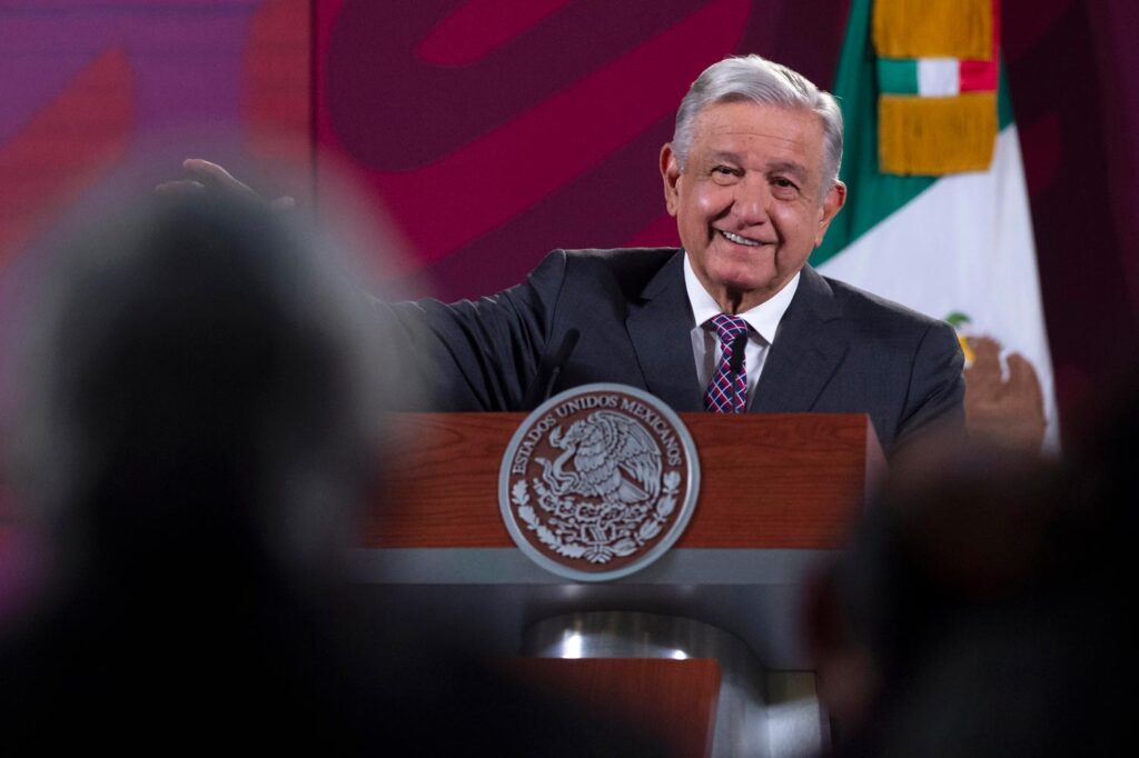 López Obrador pide mexicanos no dejarse manipular por narco