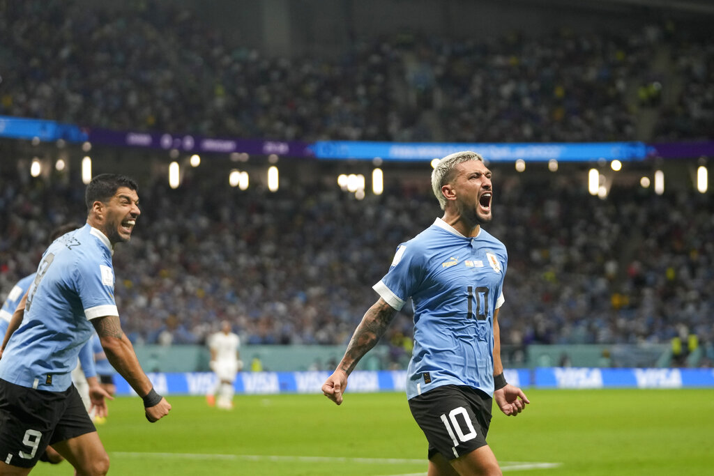 Uruguay se reconcilia con el gol, pero se va de Qatar