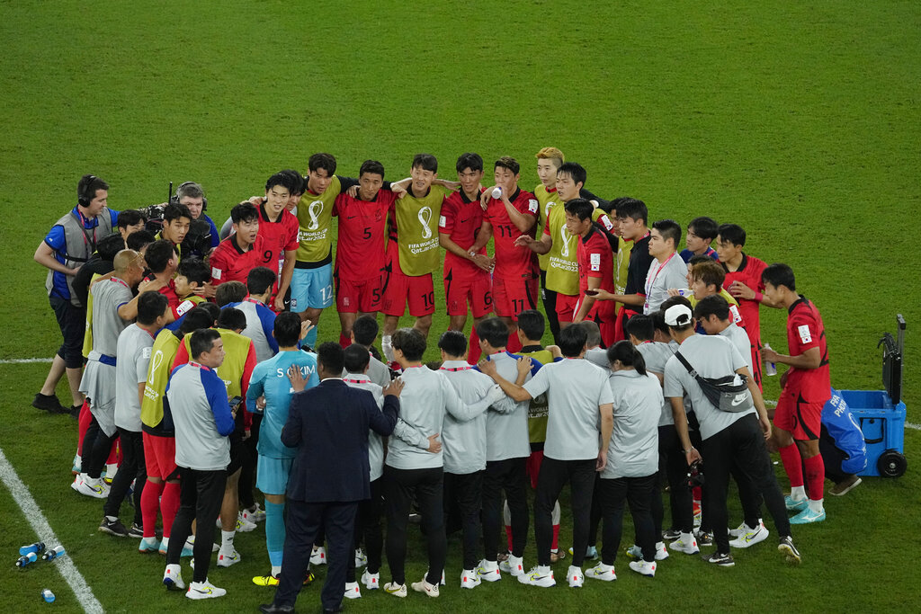 Surcorea avanza a octavos con gol en descuentos