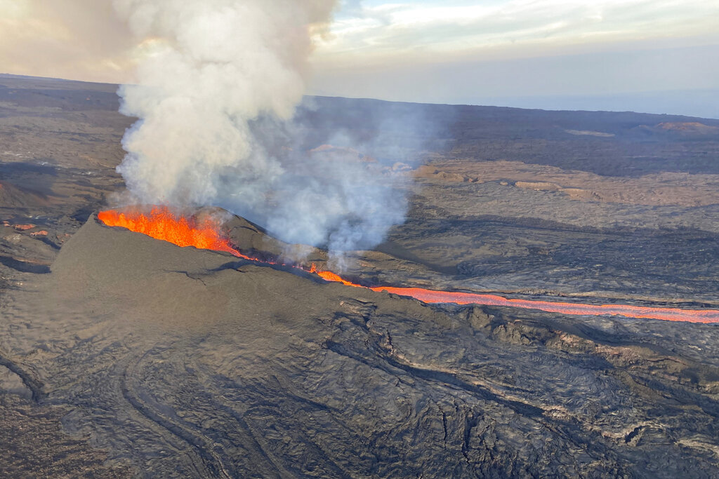 Hawai: Sigue disminuyendo la erupción del volcán Mauna Loa