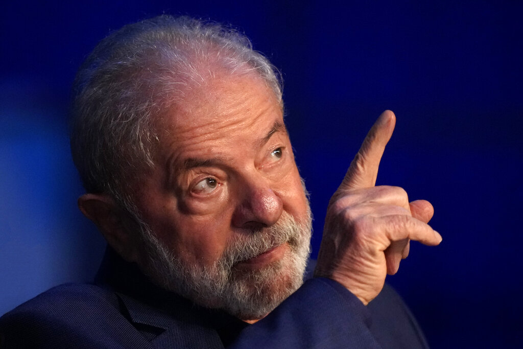 Antes del ascenso de Lula, perdura la división en Brasil