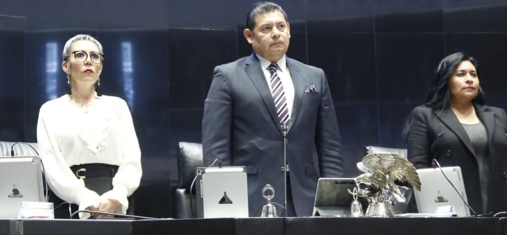 Minuto de silencio y de aplausos en el Senado por fallecimiento del gobernador de Puebla