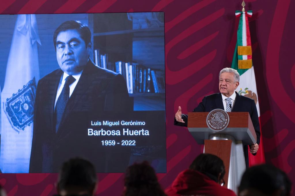 AMLO lamenta la muerte de Miguel Barbosa, asistirá a homenaje en Puebla