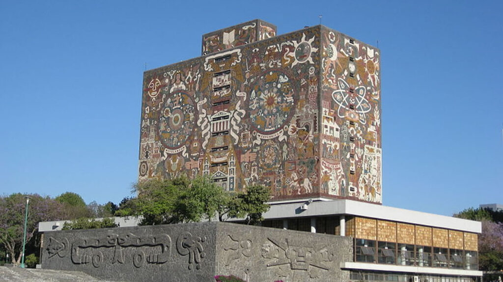 Plagio de Yasmín Esquivel en la UNAM