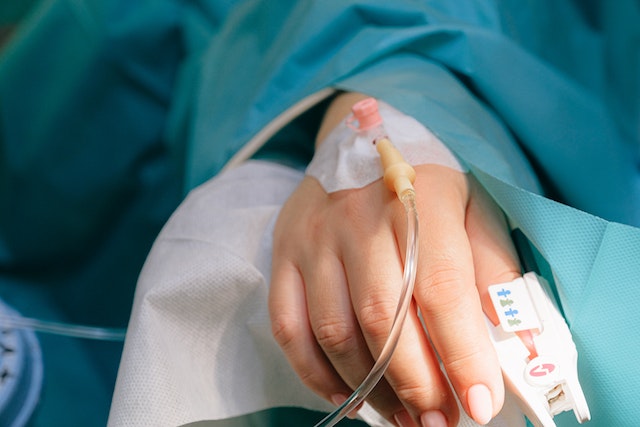 INM emite alerta migratoria en contra de responsables de hospitales en Durango tras muerte de 20 personas con meningitis