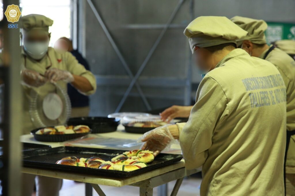 Policía CDMX inició venta de roscas artesanales elaboradas por internos de centros penitenciarios