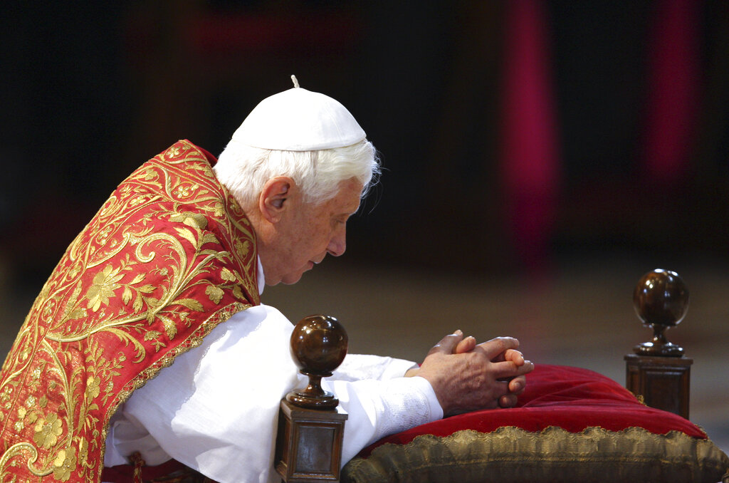 Benedicto XVI combatió el abuso sexual más que otros papas