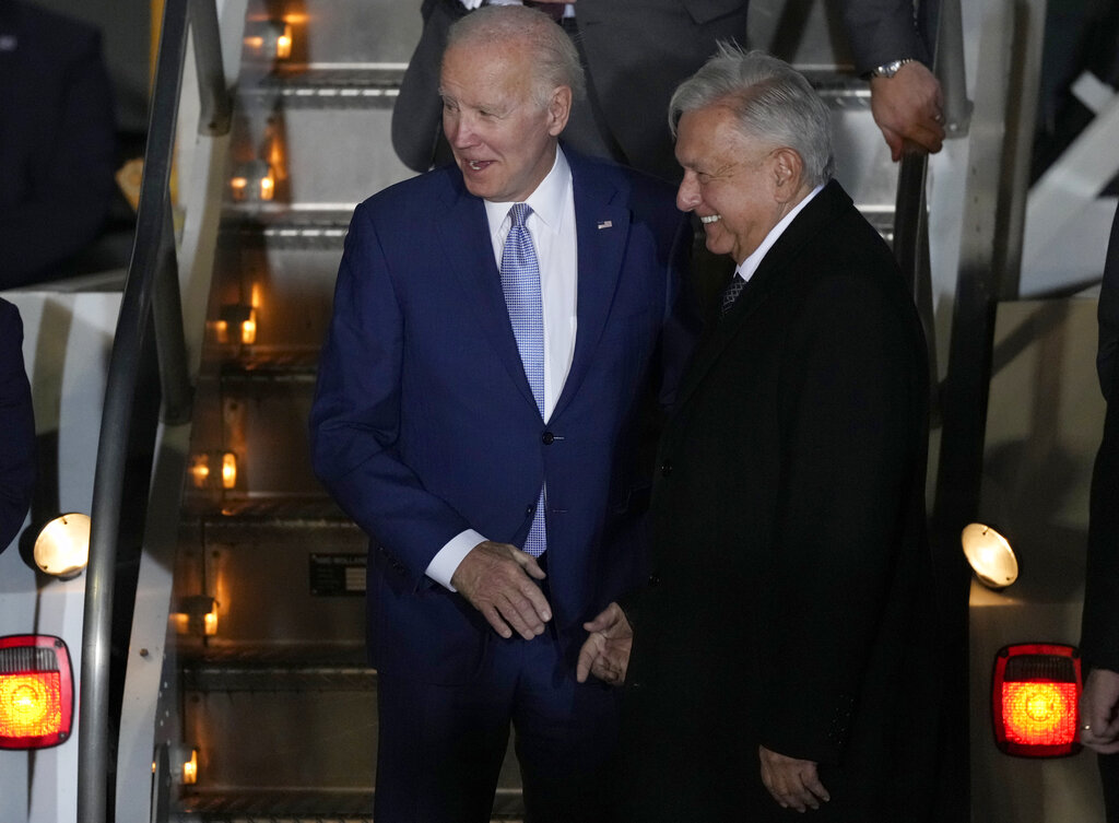 Cumbre Biden-Obrador inicia con conversación en la "Bestia"
