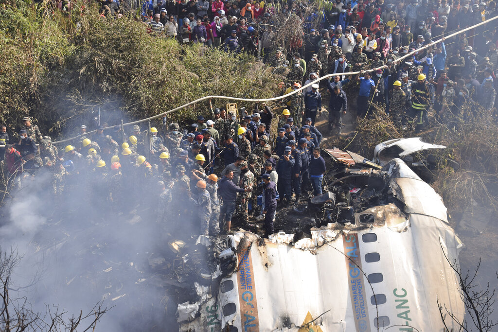 Mueren 68 personas al estrellarse un avión en Nepal