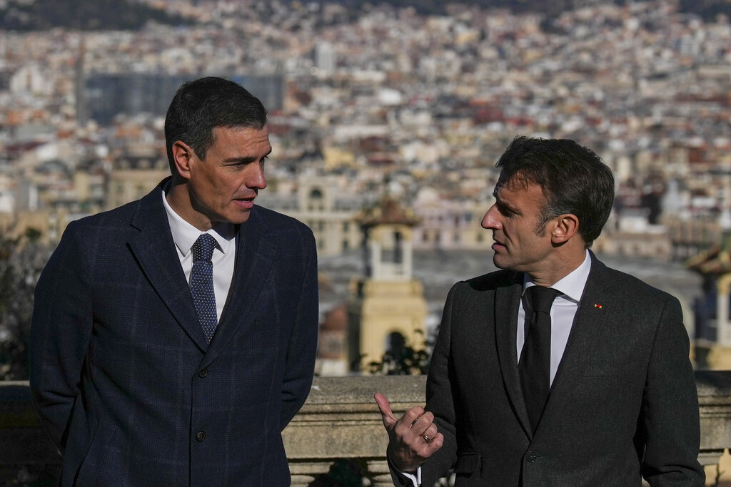 Sánchez y Macron se reúnen para firmar tratado de amistad