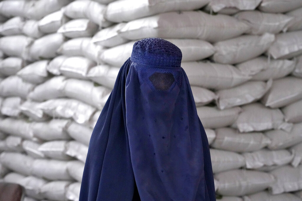 ONU busca revertir restricción laboral del Talibán a mujeres