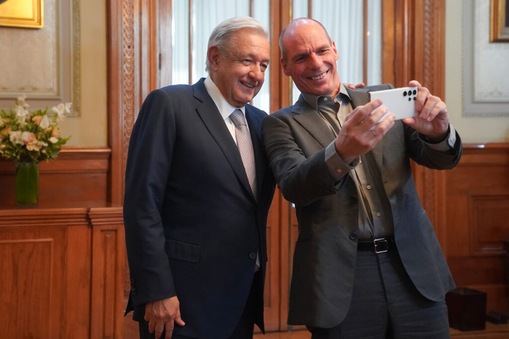 AMLO recibe a Yanis Varoufakis, ex ministro de Finanzas de Grecia