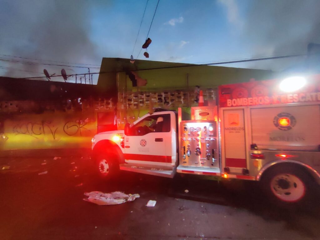Incendio consume 250 locales del Mercado Municipal "Hermenegildo Galeana" de Cuautla, Morelos