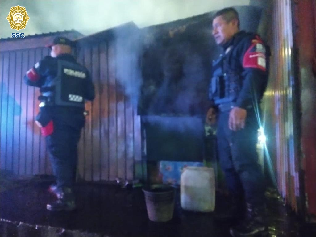 Policía CDMX sofocó conato de incendio en el CETRAM Pantitlán