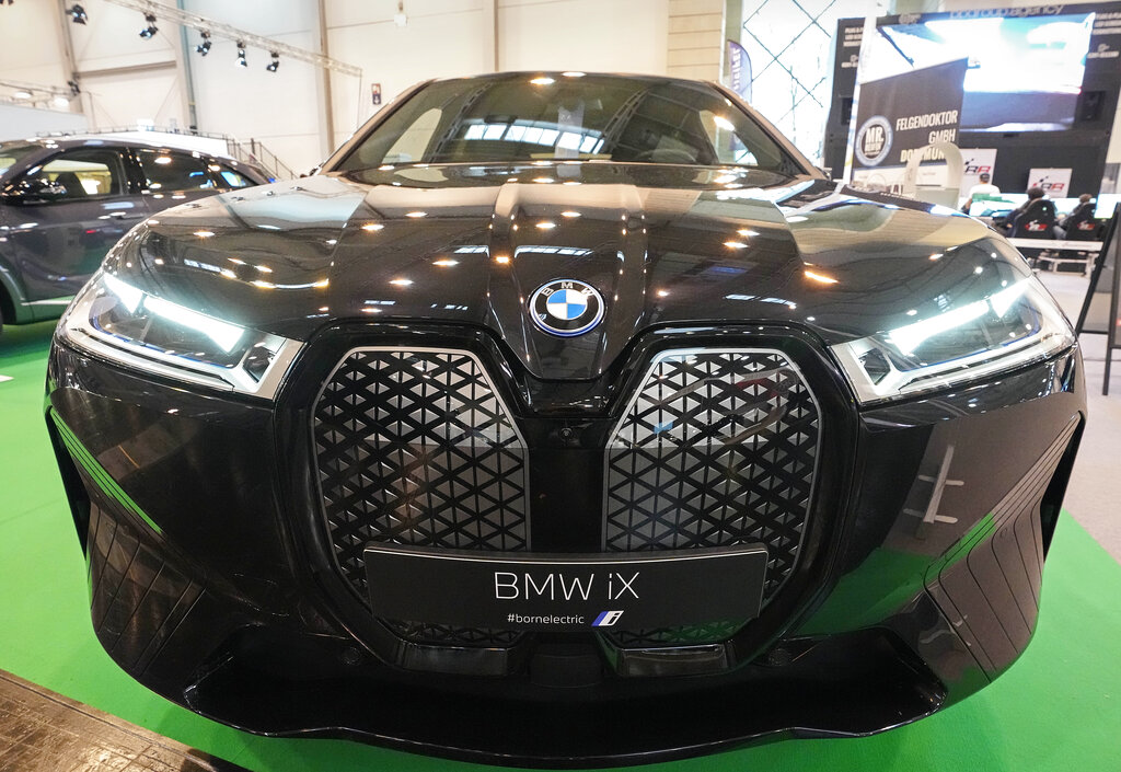 La automotriz BMW anuncia millonaria inversión en México