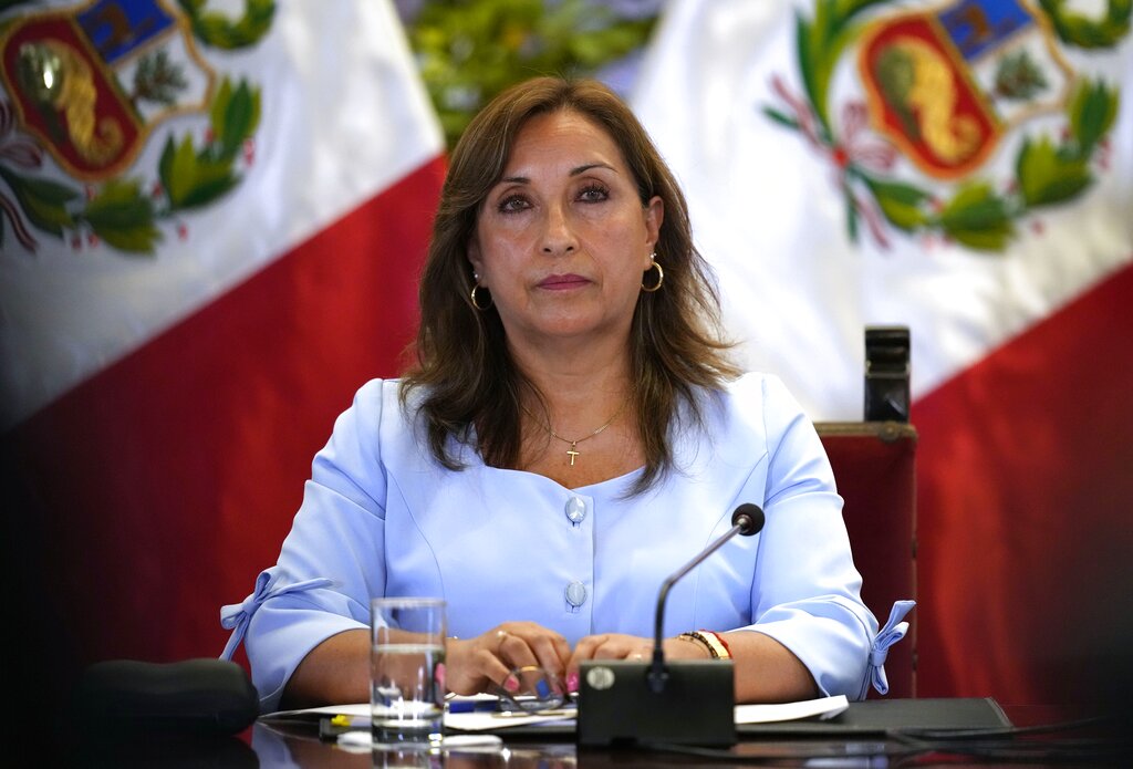 Perú retira a su embajador de Mexico por críticas recibidas