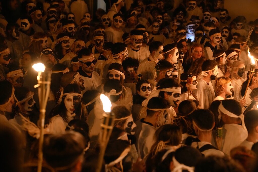 Griegos asisten a fiestas por Carnaval por 1ra vez en 4 años