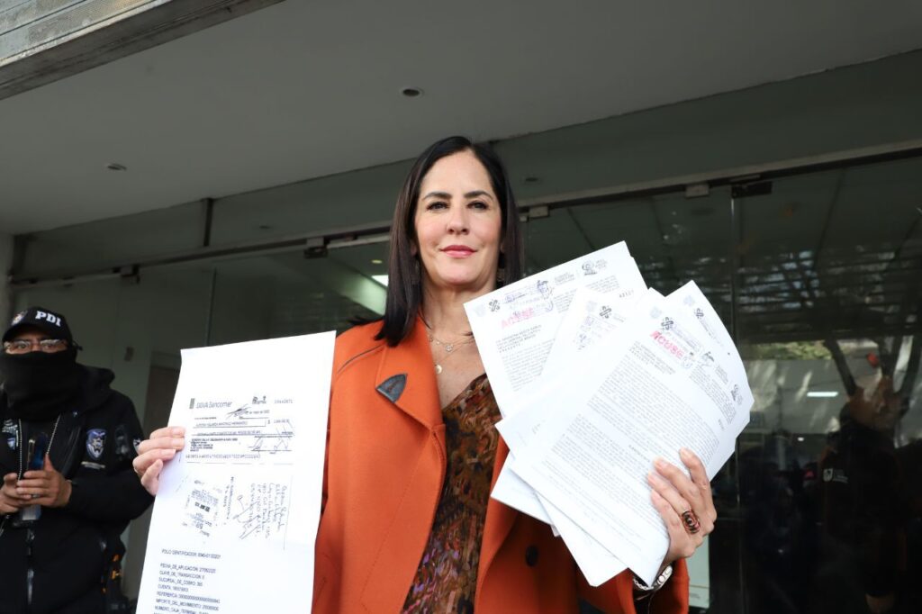 La alcaldesa en Álvaro Obregón, Lía Limón presentó ante la fiscalía capitalina siete denuncias en contra de Layda Sansores