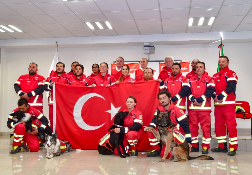 Cruz Roja reconoce labor a equipo de rescate y binomios caninos que apoyaron en Turquía tras sismos