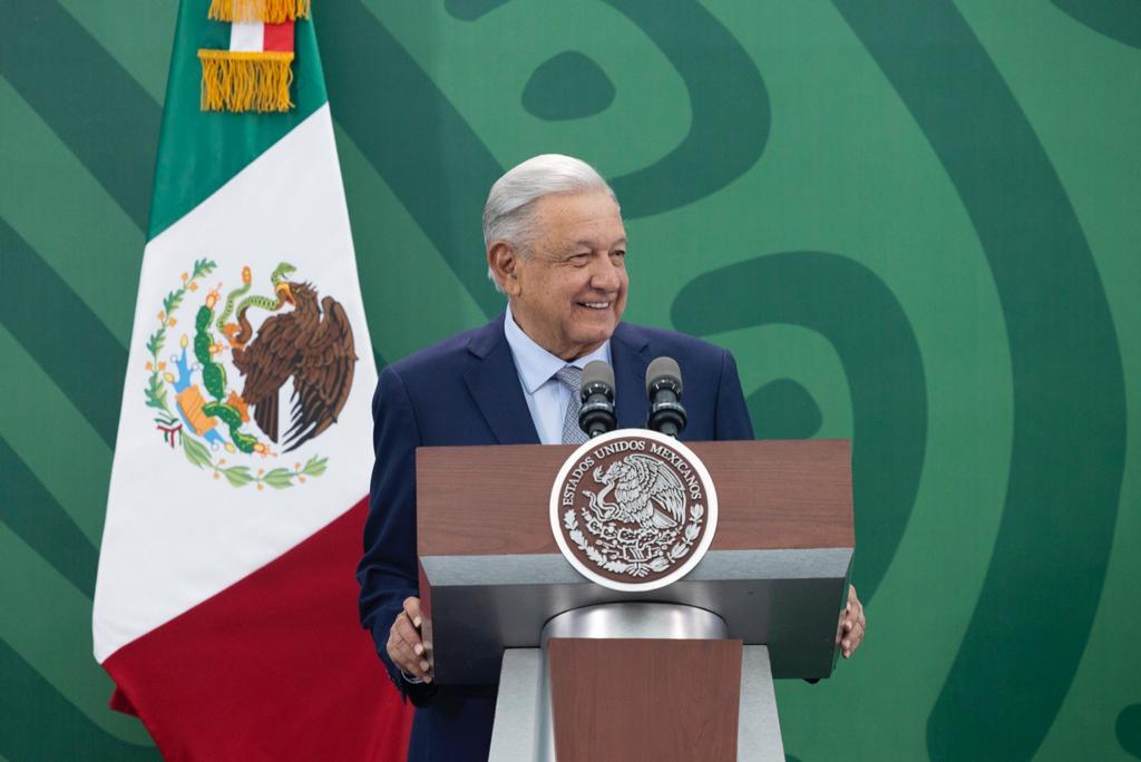 AMLO rechaza intervención del Ejército estadounidense contra cárteles: "A México se le respeta"