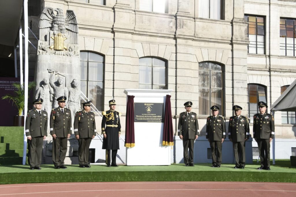 SEDENA develó placa conmemorativa al bicentenario de la creación del Heroico Colegio Militar