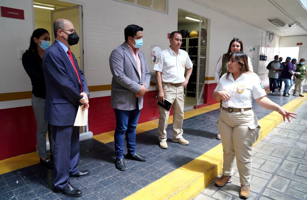 INM recorre cónsul de Colombia en la estación migratoria "Las Agujas" en CDMX