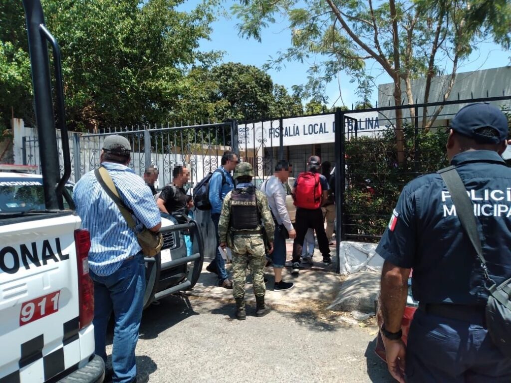 SEMAR pone a disposición a 4 comisionados de GN vinculados al tráfico de migrantes en Oaxaca