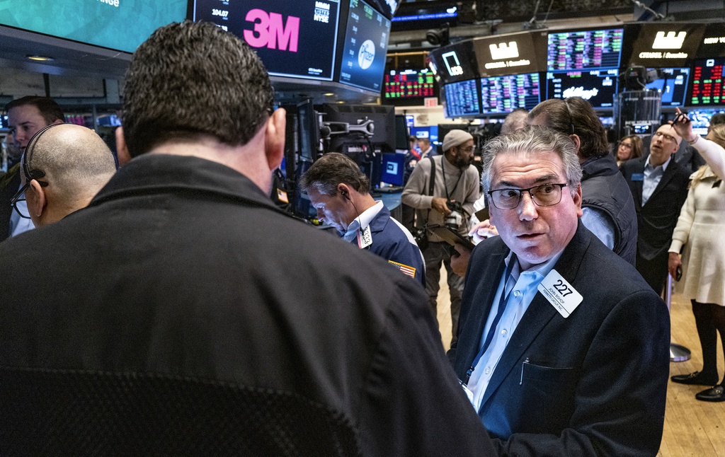 Quiebra de bancos causa turbulencia en Wall Street