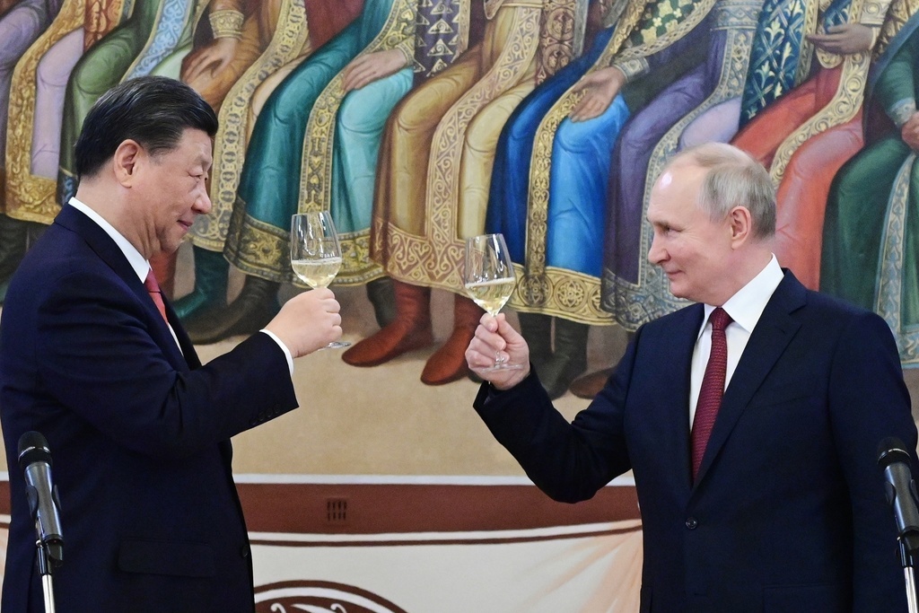 Putin recibe a Xi en el Kremlin con grandeza imperial