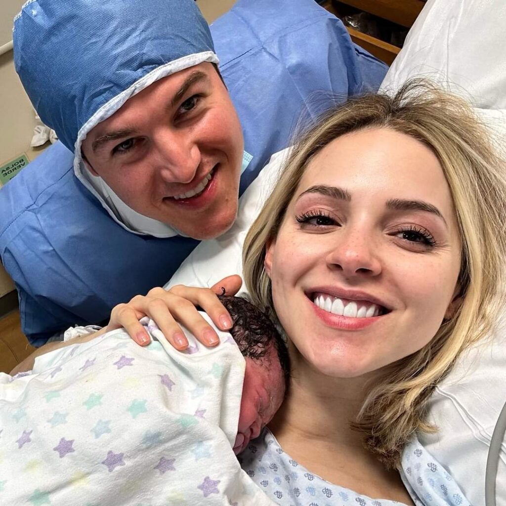 Samuel y Mariana muestran primera foto de su bebé Mariel