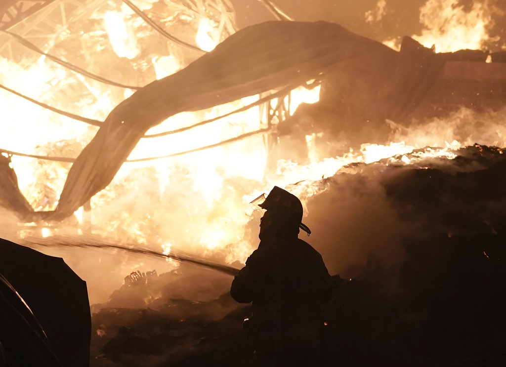 Incendio afecta a Central de Abastos en Ciudad de México (Video)