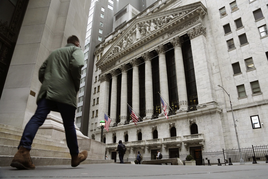 Wall Street cae tras datos de inflación y reporte de la Fed