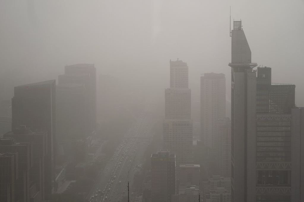 Una nube de arena y polvo envuelve el norte de China