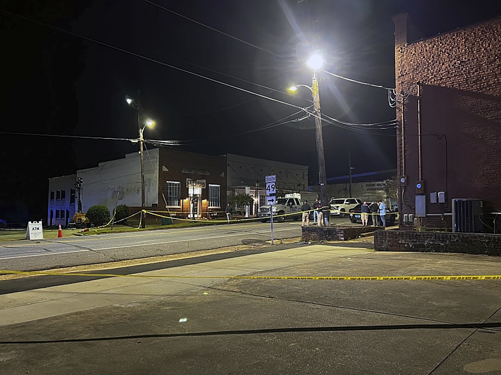 Cuatro muertos y 28 heridos en tiroteo en Alabama