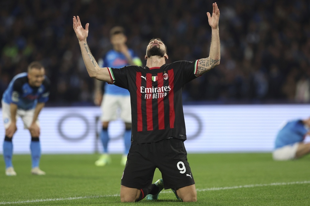 Milan elimina a Napoli y alcanza primera semi en 16 años