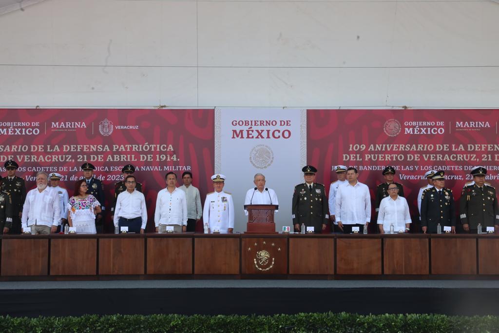 AMLO rechaza intervencionismo estadounidense al conmemorar defensa del puerto de Veracruz