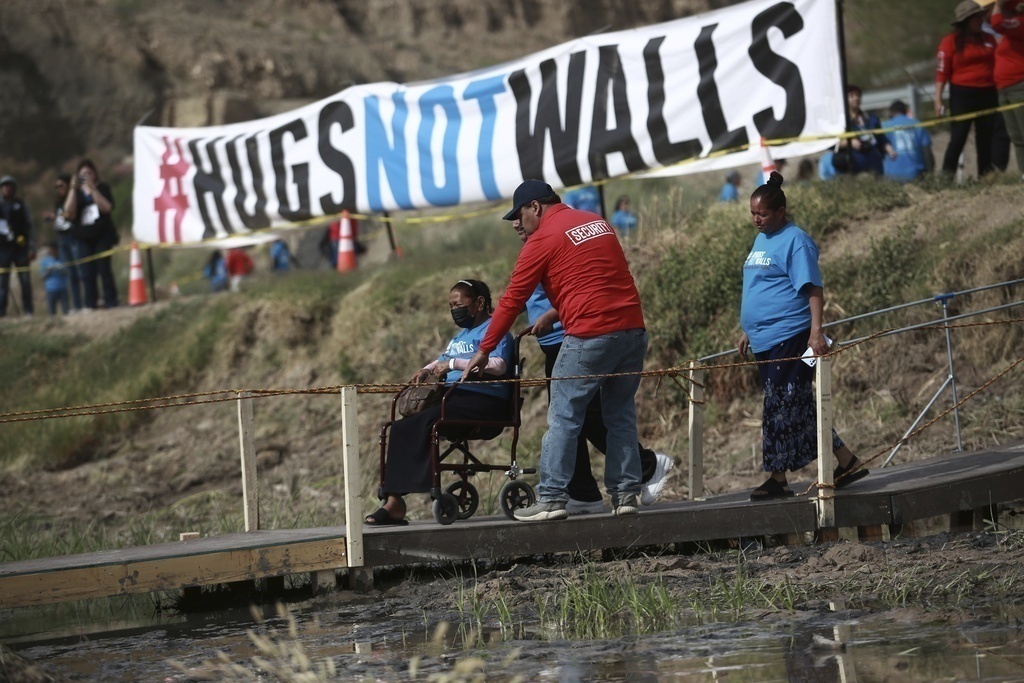 México: "Abrazos, no muros" da respiro a tensión fronteriza