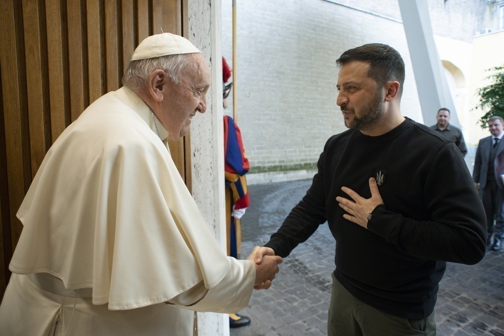 Papa Francisco se reúne con presidente ucraniano en Vaticano