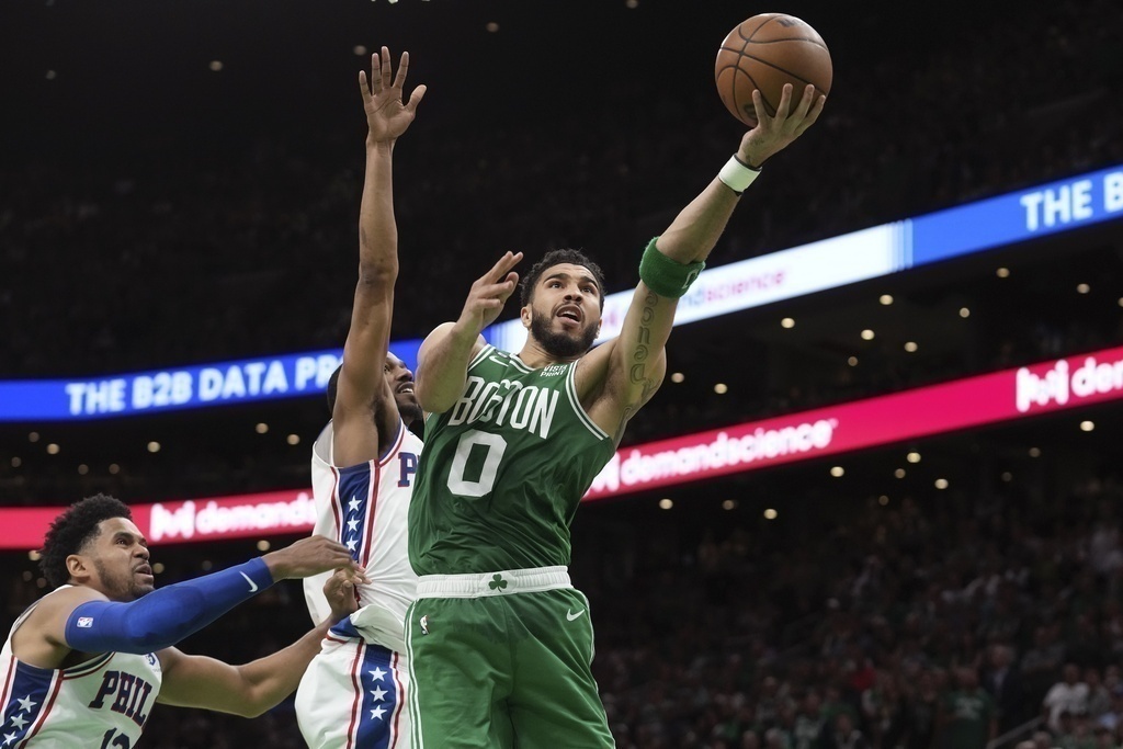 Con 51 puntos de Tatum, Celtics avanzan a final de conferencia