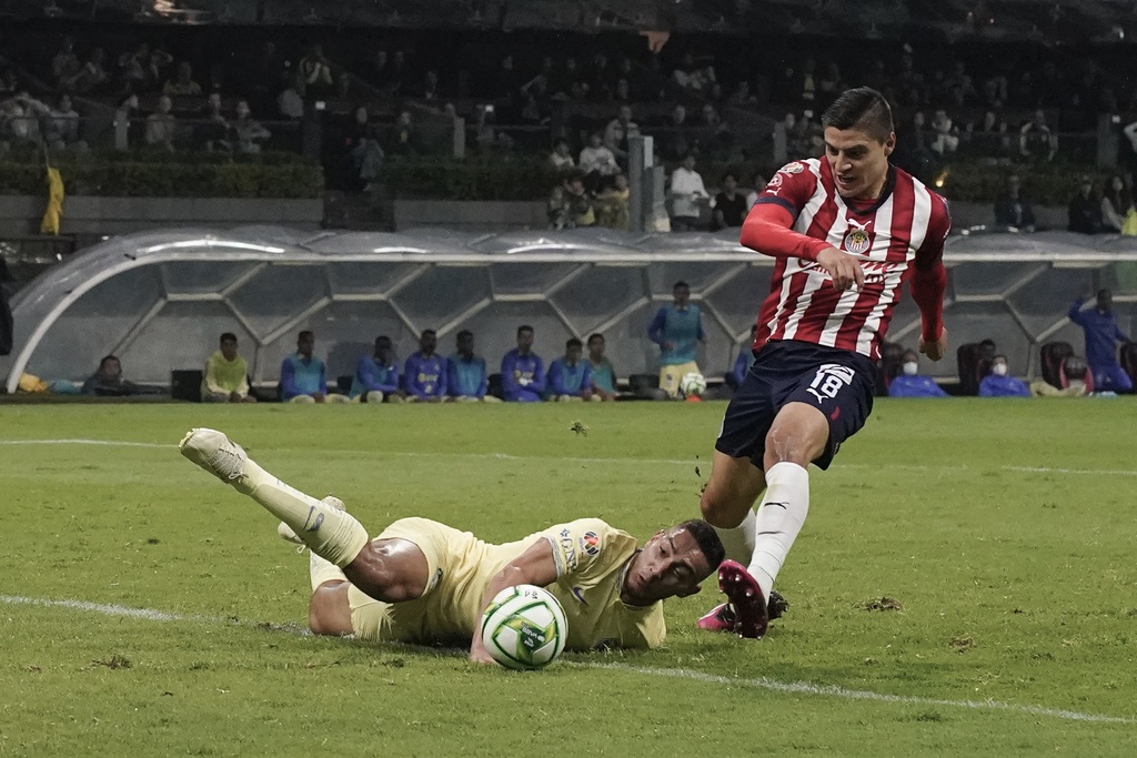 Chivas tumba al América en el Azteca y alcanza primera final desde 2017