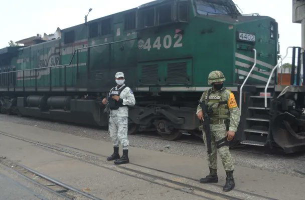 AMLO expropia tramos del Ferrosur a Germán Larrea; Marina toma instalaciones de Grupo México